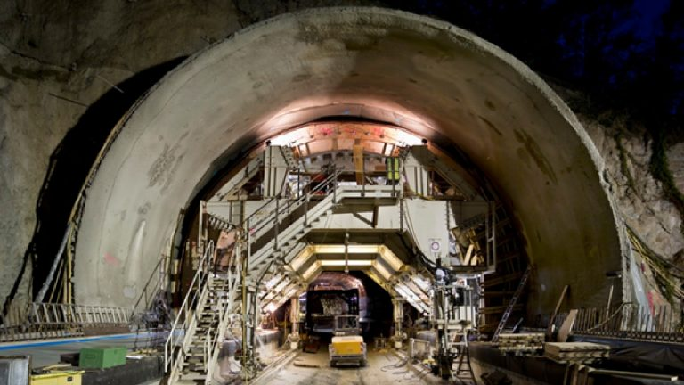 Xây dựng cầu đường bộ