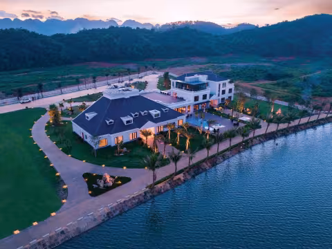 GOLF HOÀNG GIA – ROYAL GOLF CLUB